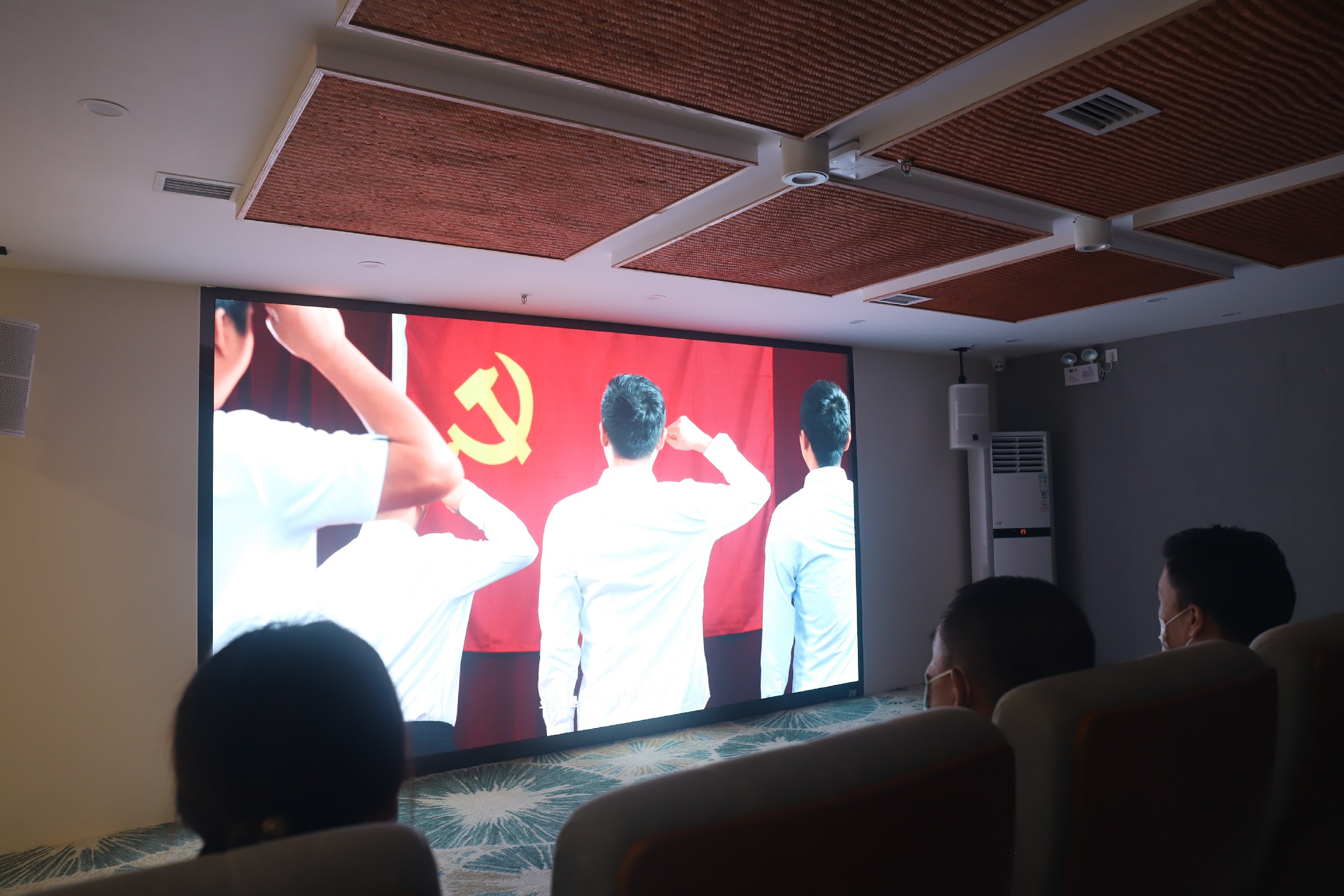 推女郎松果三点尽露视频