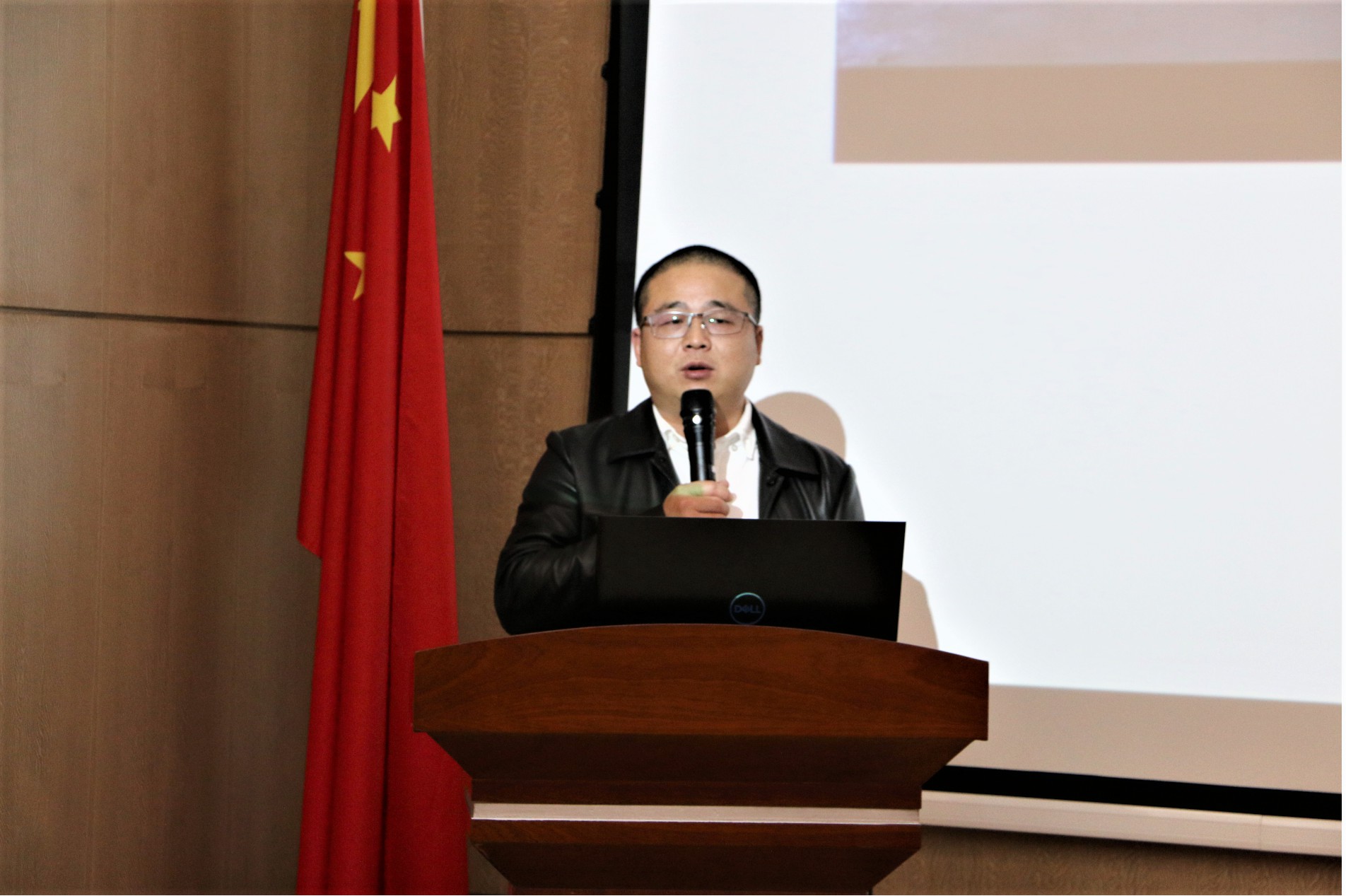 推女郎松果三点尽露视频