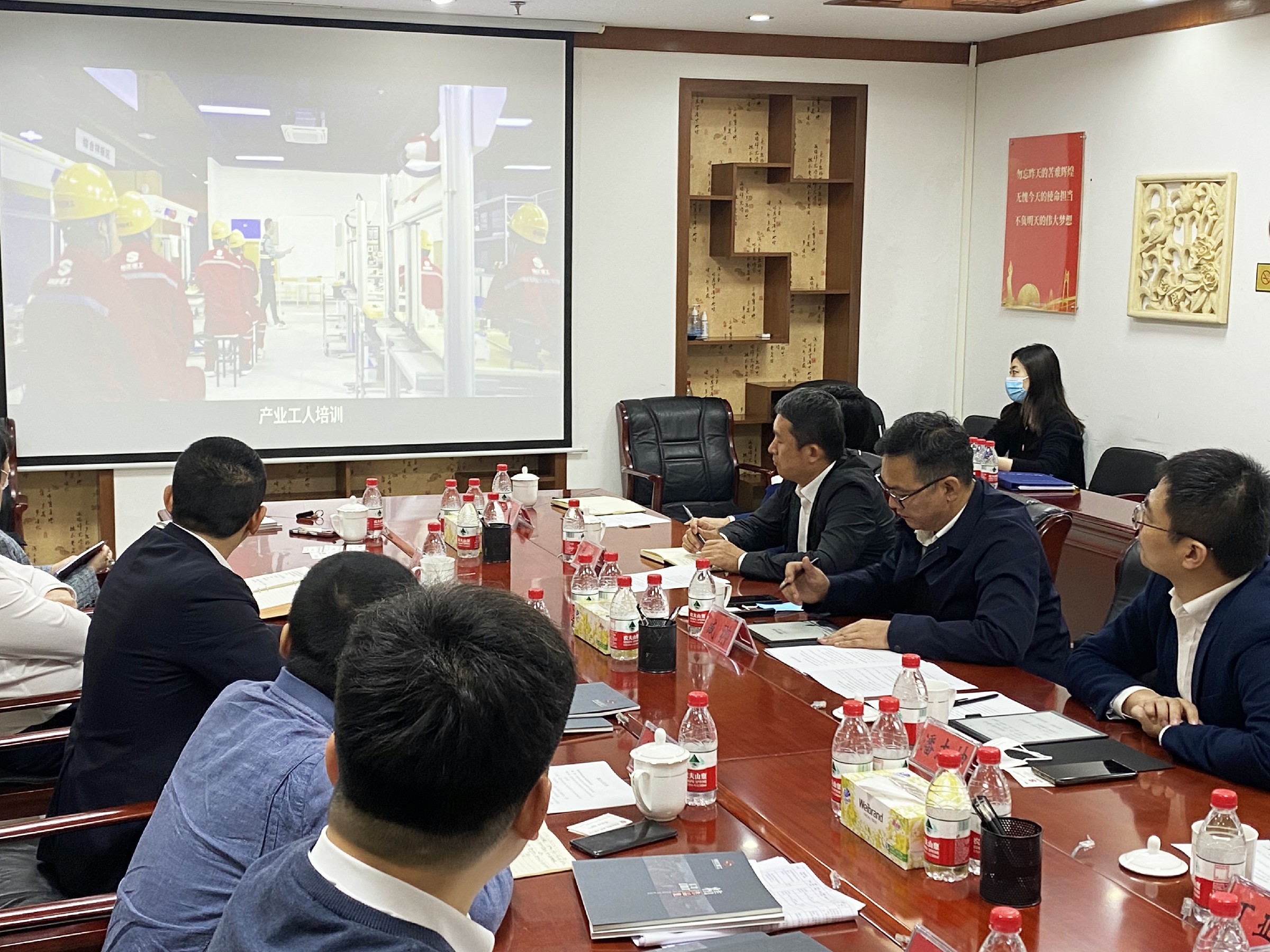 推女郎松果三点尽露视频