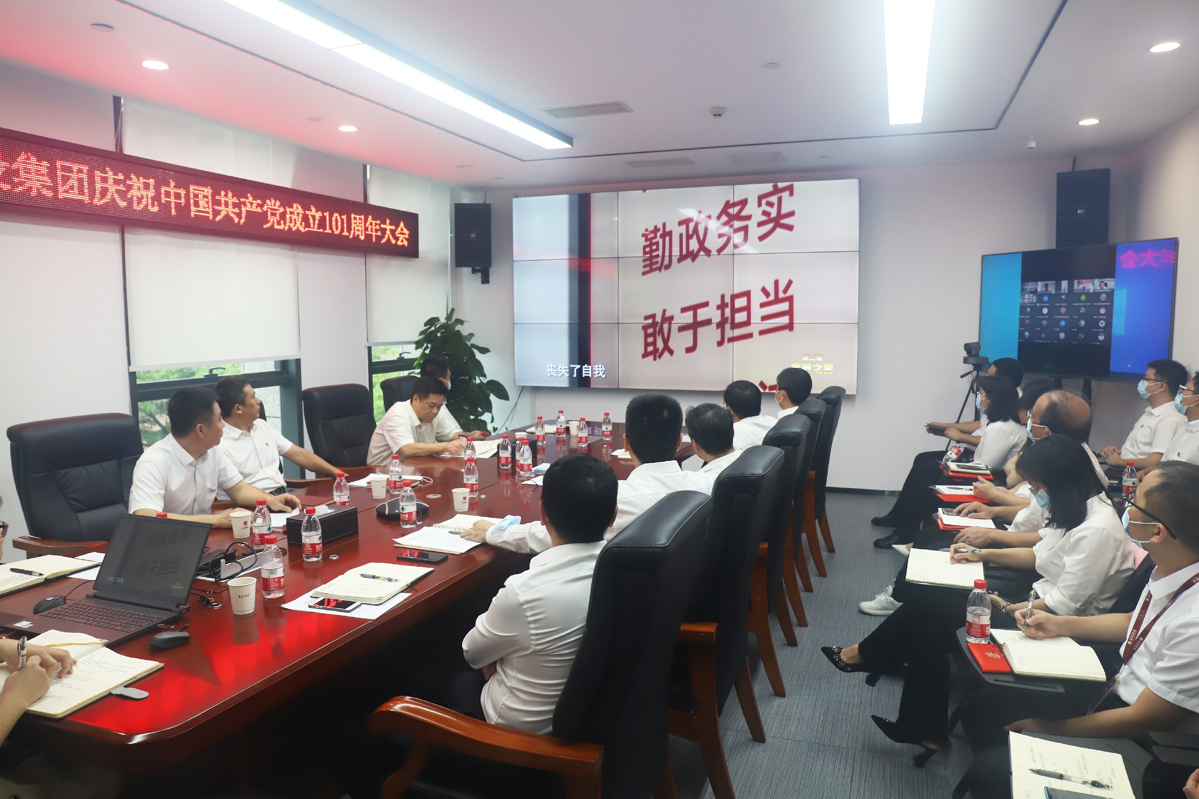 推女郎松果三点尽露视频